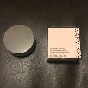 Mary Kay Mineral Powder Foundation - Ivory 1